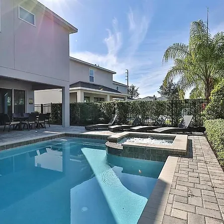 Luxurious 6 Bedroom Villa With Private Pool & Spa